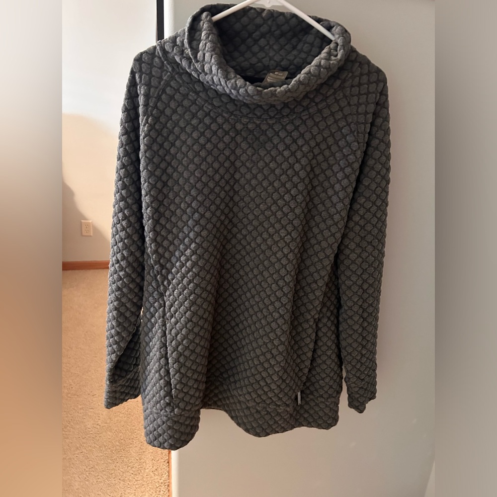Charcoal pullover